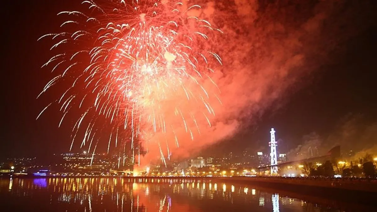 Azerbaycan 2025’e havai fişek gösterileriyle girdi