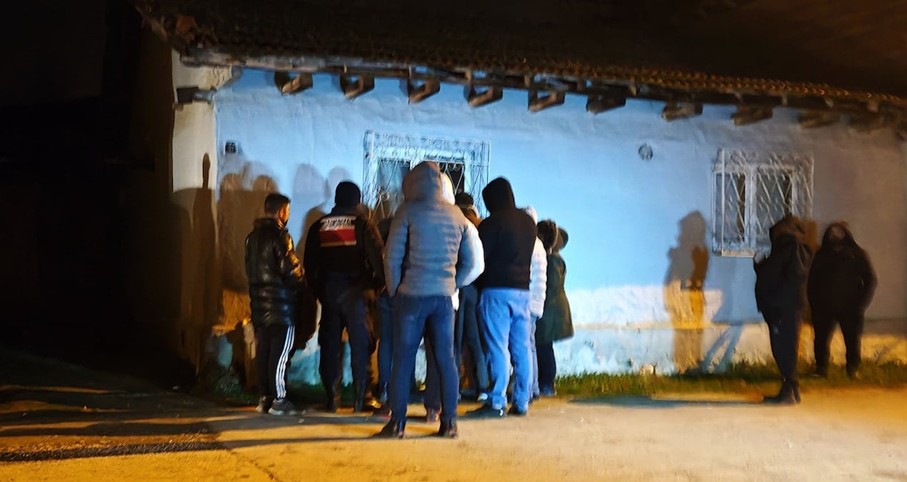 Bursa’da bir baba 2 çocuğunu rehin aldı! 15 saattir ikna edilmeye çalışılıyor