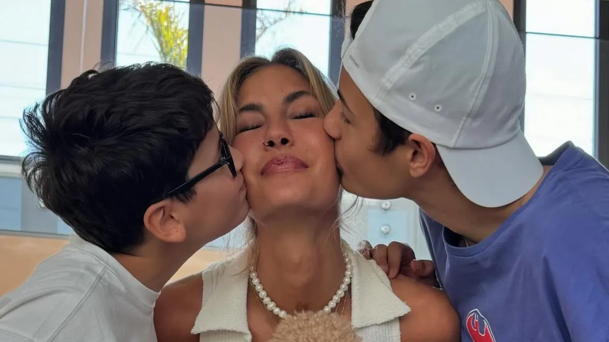 Çağla Şıkel çocukları Uzay ve Kuzey’i paylaştı! Ünlü isme hayranlarından övgü yağdı: ‘Çağla en çok anne olmayı sevdi’