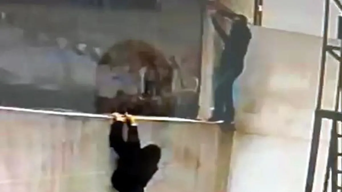 Esenyurt’ta iş yeri soygunu! Hırsızlık anları kamerada