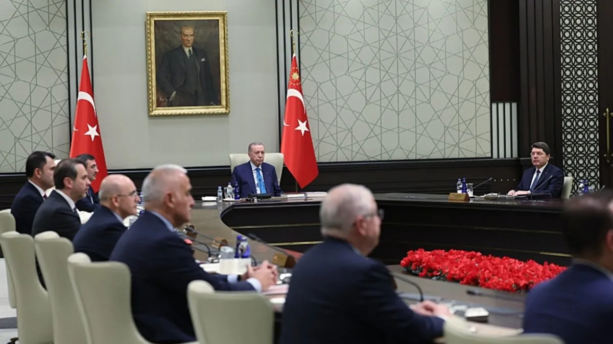 SON DAKİKA… Milyonlarca emeklinin gözü bu toplantıda! Başkan Erdoğan kabineyi topladı: Ana gündem emekli ikramiyesi!