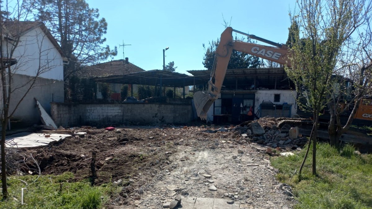 Sakarya’da çöken duvarın altında kaldı