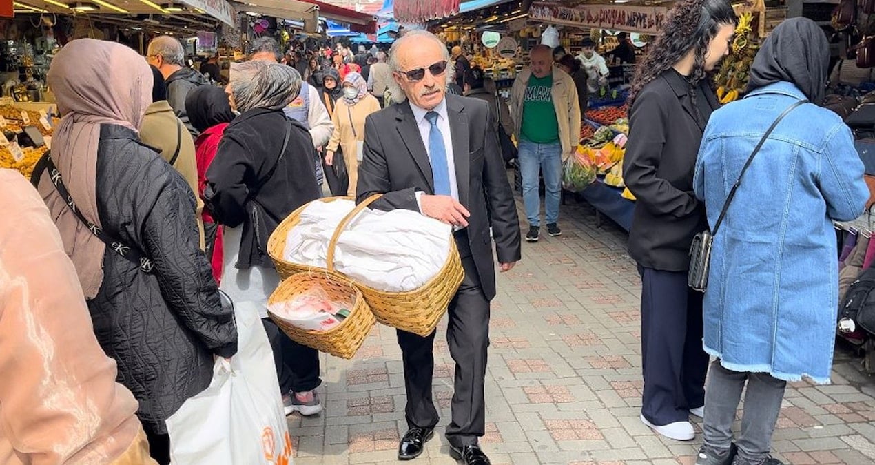 Takım elbiseyle simit satıyor: Bursa’da herkes onu konuşuyor