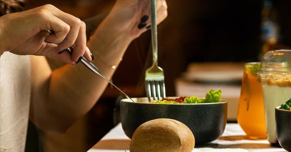 Tayland’da bir restoran, müşterilerin vücut ölçülerine göre indirim yapıyor